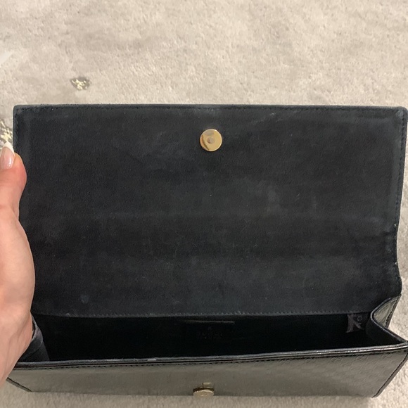 SOLD- Authentic Gucci Microguccissima Patent Leather Broadway Clutch- Black - Picture 5 of 9